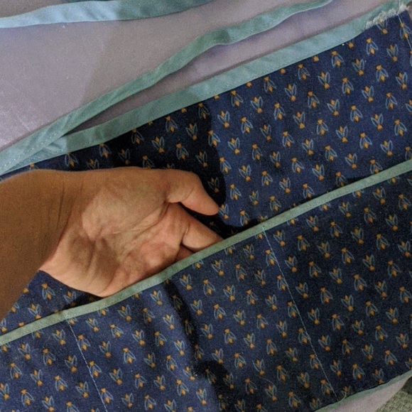 French Apron hand sewed by artisian with French Material floral periwinkle blue - Picture 2 of 4